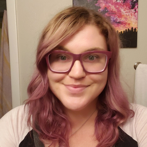 Poshmark profile picture for @sfefe